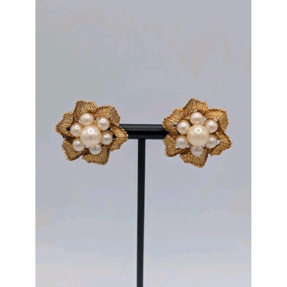 Vintage Gold Tone Textured Floral Faux Pearl Cluster Clip On Statement Earrings